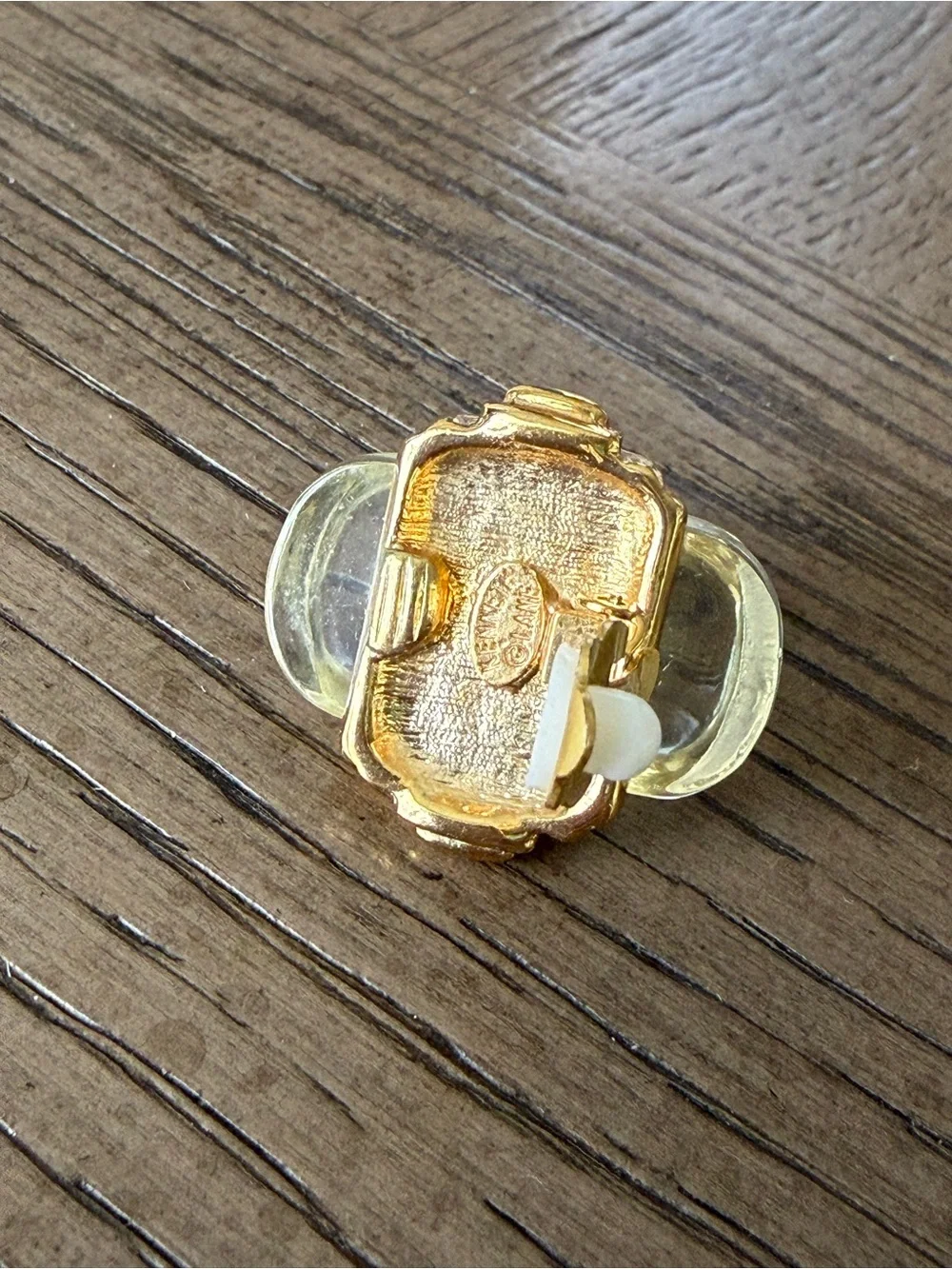 Kenneth Jay Lane Resin Gold Clip On Earrings - Picture 4 of 4
